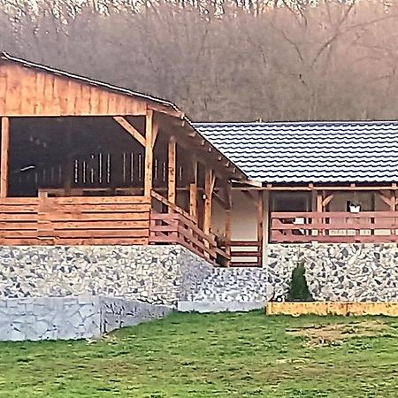 Ieşelniţa Casa Claudiuヴィラ エクステリア 写真