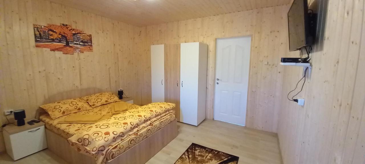 Ieşelniţa Casa Claudiuヴィラ エクステリア 写真