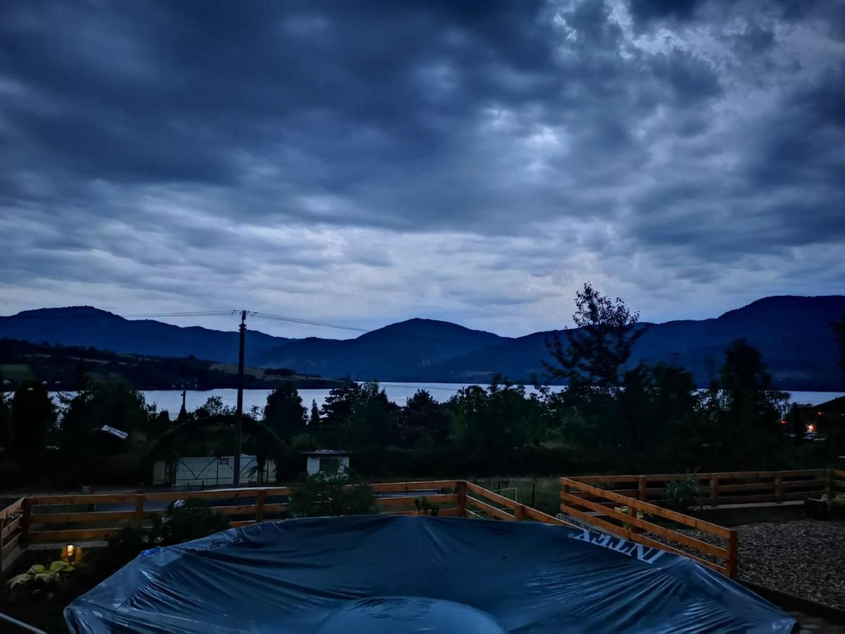 Ieşelniţa Casa Claudiuヴィラ エクステリア 写真